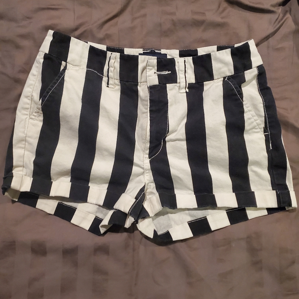 AEO black and white shorts